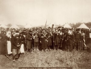 1898〜1911年のエピファニーのお祝いに備えてヨルダン川でロシア人巡礼者 作： American Photographer